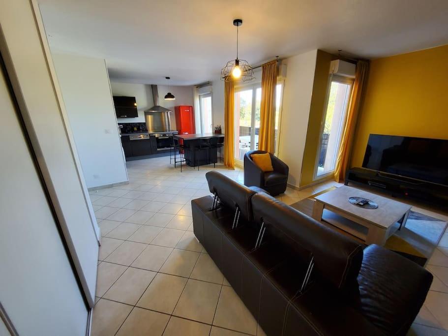 Apartment T4 Terrasse Et Box - Groupama Stadium-eurexpo-lyon *